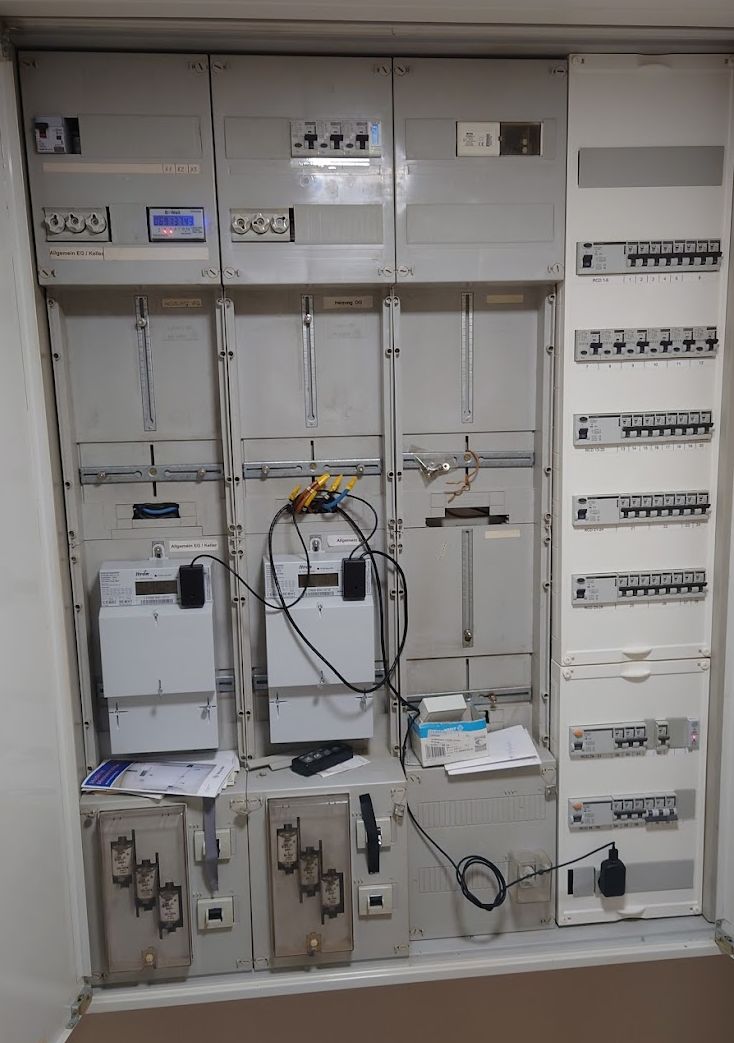 PV Anschlusskasten Sicherungskasten Hausstrom für PV-Anlage Vers. 002 MC4  Eingänge 